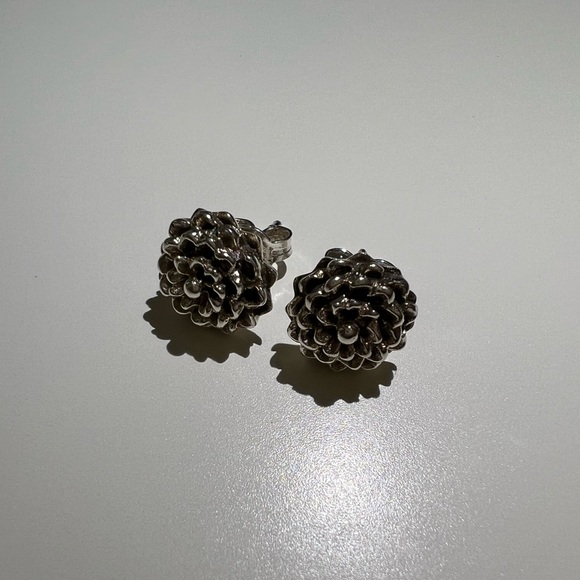 Tashi Sterling Silver Flower Earrings Ear Studs - Picture 2 of 3